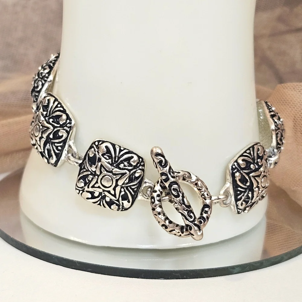 Premier Designs Bailey Silver Plated Retired Bracelet